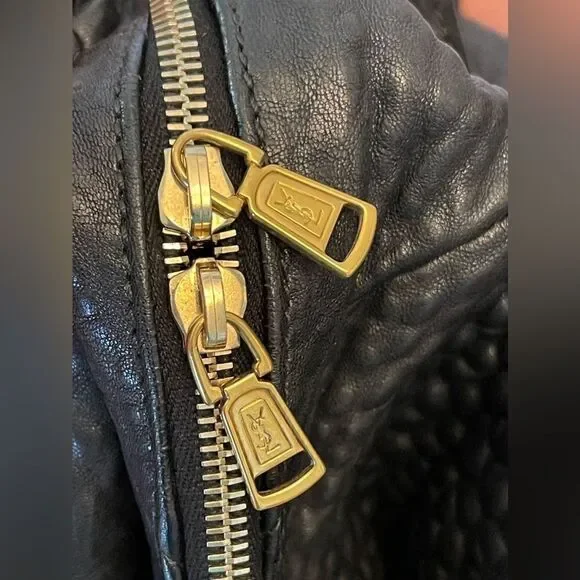 Yves Saint Laurent Black Leather Easy Bag. Lambskin leather. 9.5 out of 10. - Picture 8 of 16